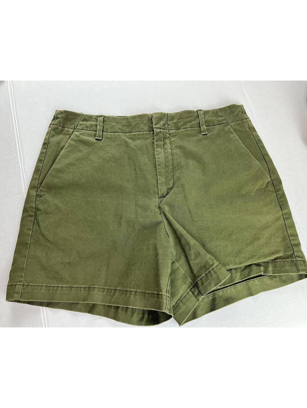 Minimalist Banana Republic Women's Authentic Chino Shorts, Waimea Olive, Size 6